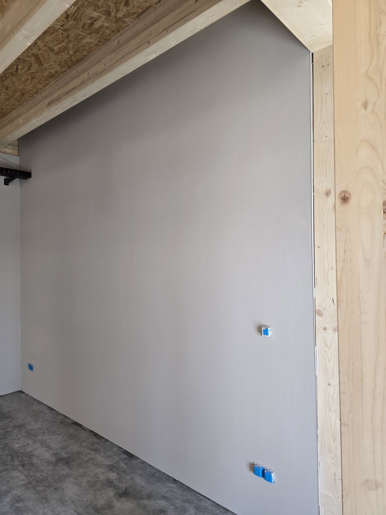Innenwand während der Malerarbeiten in Bad Doberan
