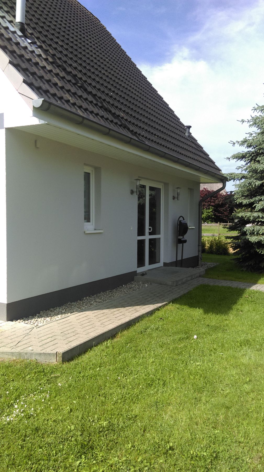 Hausfassade in Dümmer bei Schwerin während der Fassadenarbeiten
